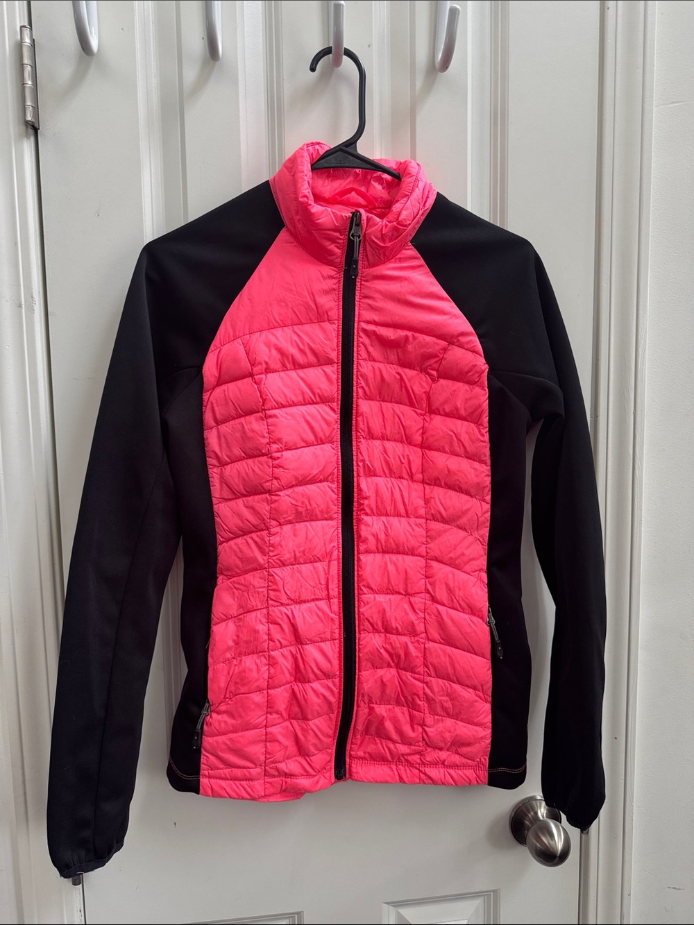 32 Degrees Hot Pink and Black Quilted Hybrid Puffer Jacket